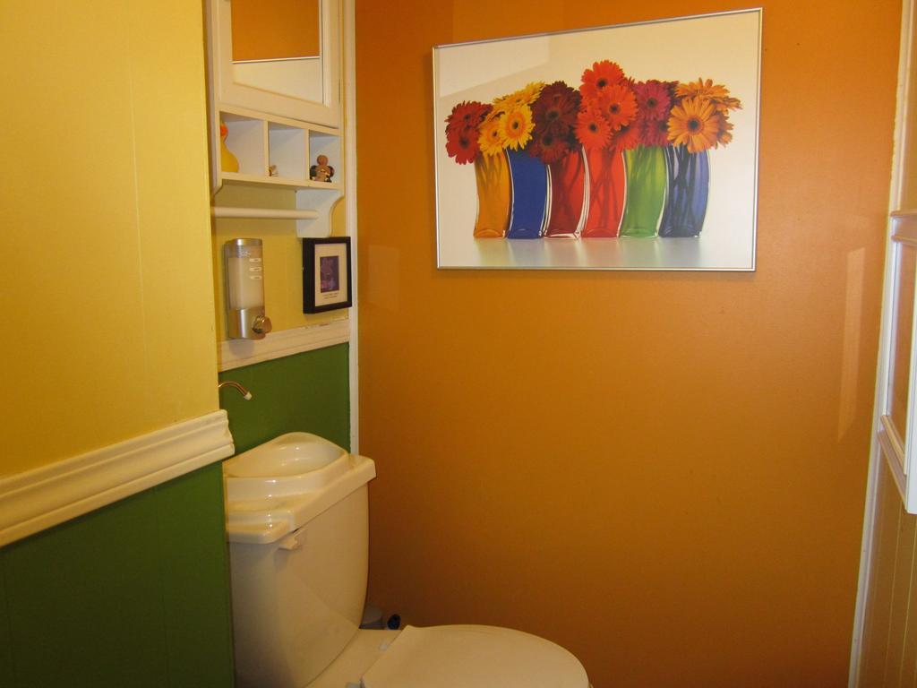 Beez Kneez Bakpakers Hostel Whitehorse Kamer foto