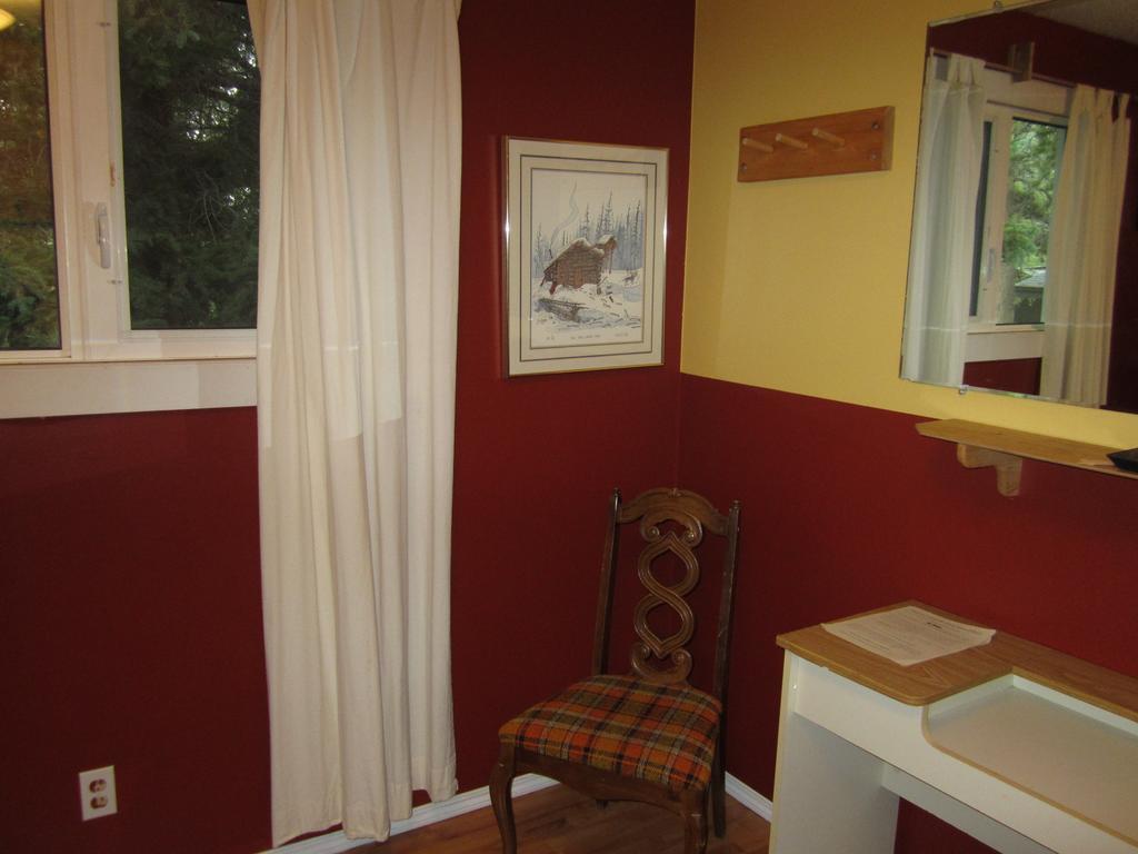 Beez Kneez Bakpakers Hostel Whitehorse Kamer foto